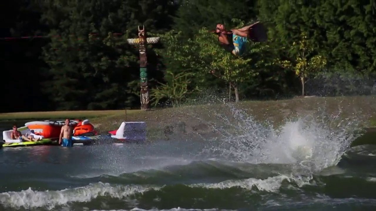 Vídeo de Wakeboard en barco por la Costa Oeste