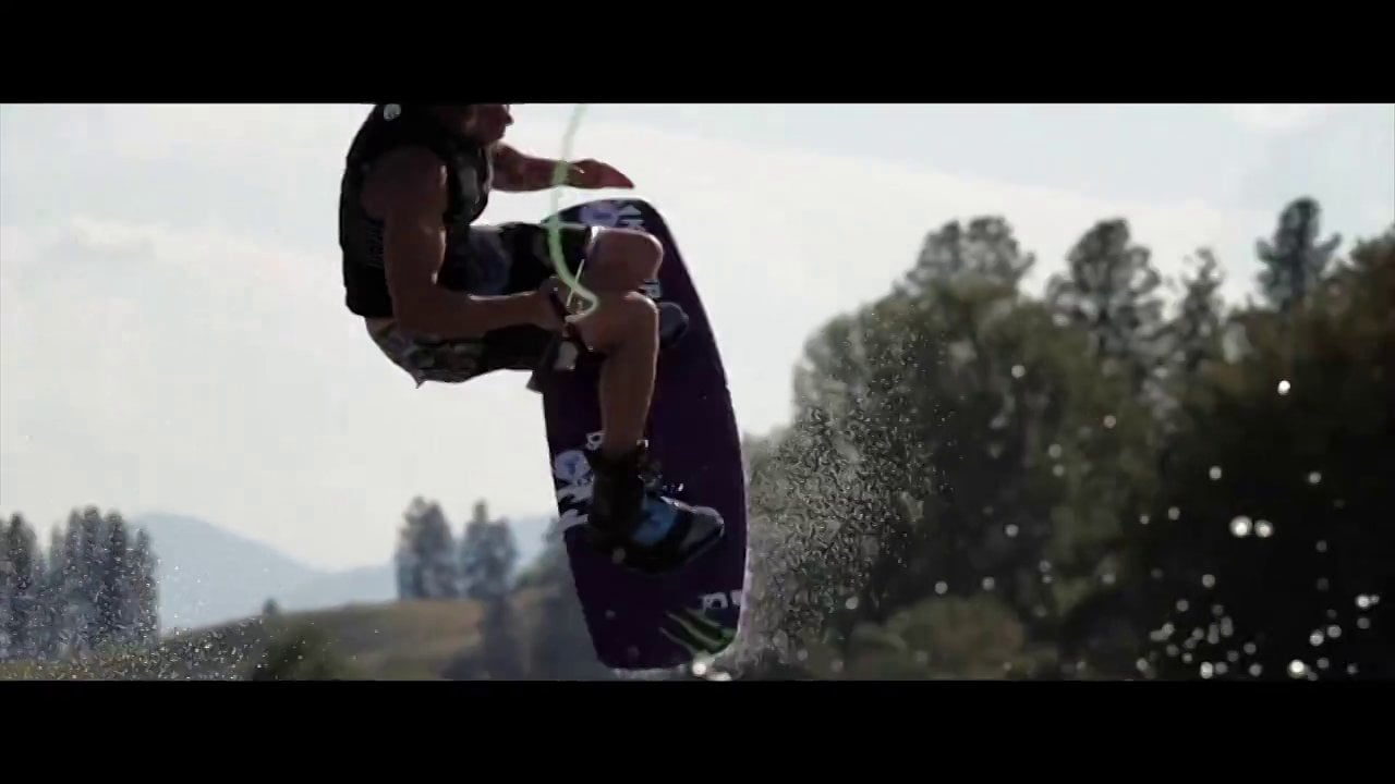 Flawless – Wakeboarding en barco